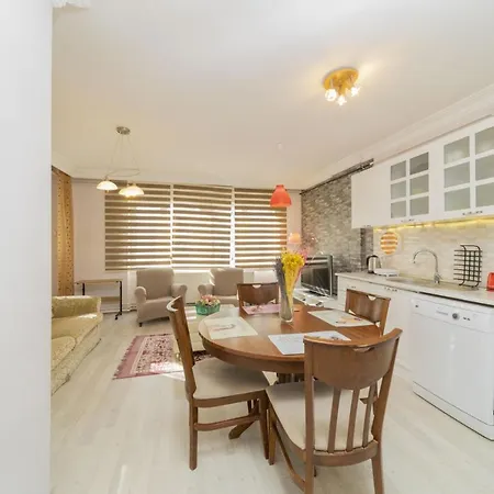 Apartment Flat Close To With Balcony In Konyaalti Antalya