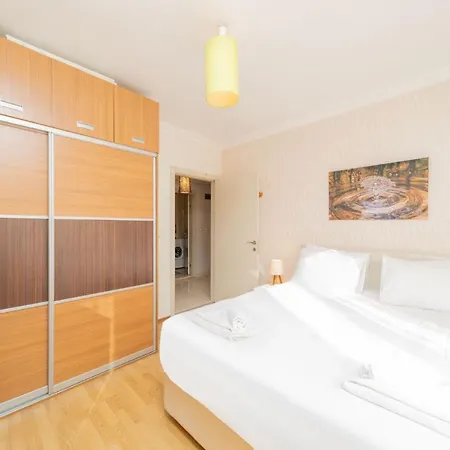 Flat Close To With Balcony In Konyaalti