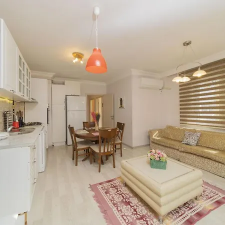 Flat Close To With Balcony In Konyaalti Apartment