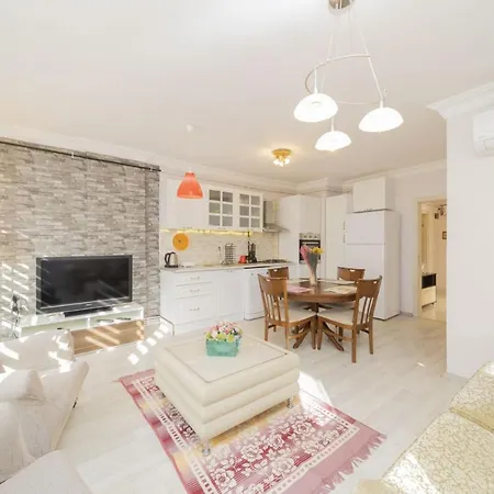Flat Close To With Balcony In Konyaalti