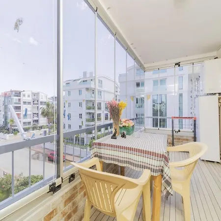 Flat Close To With Balcony In Konyaalti Apartment Antalya